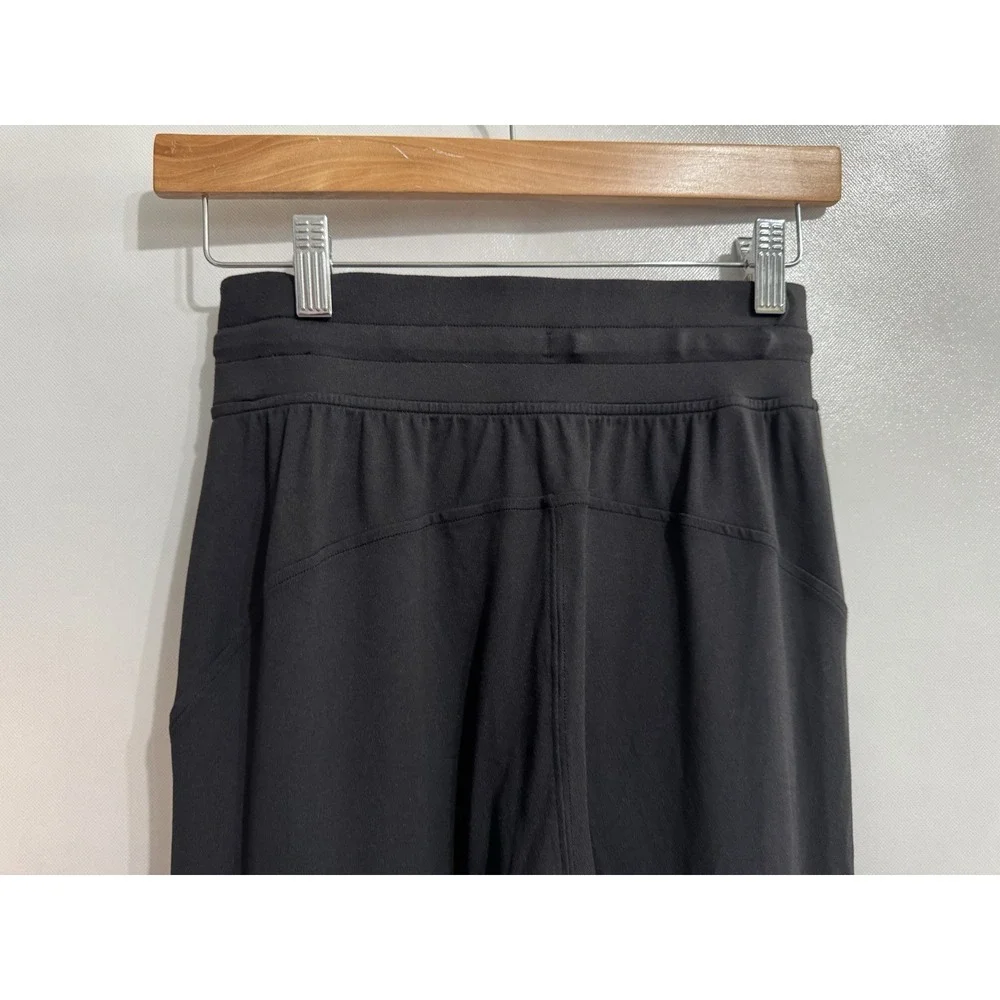 Lululemon Size 2 Pants Womens Black High Rise Crop Jogger Ready to Rulu
